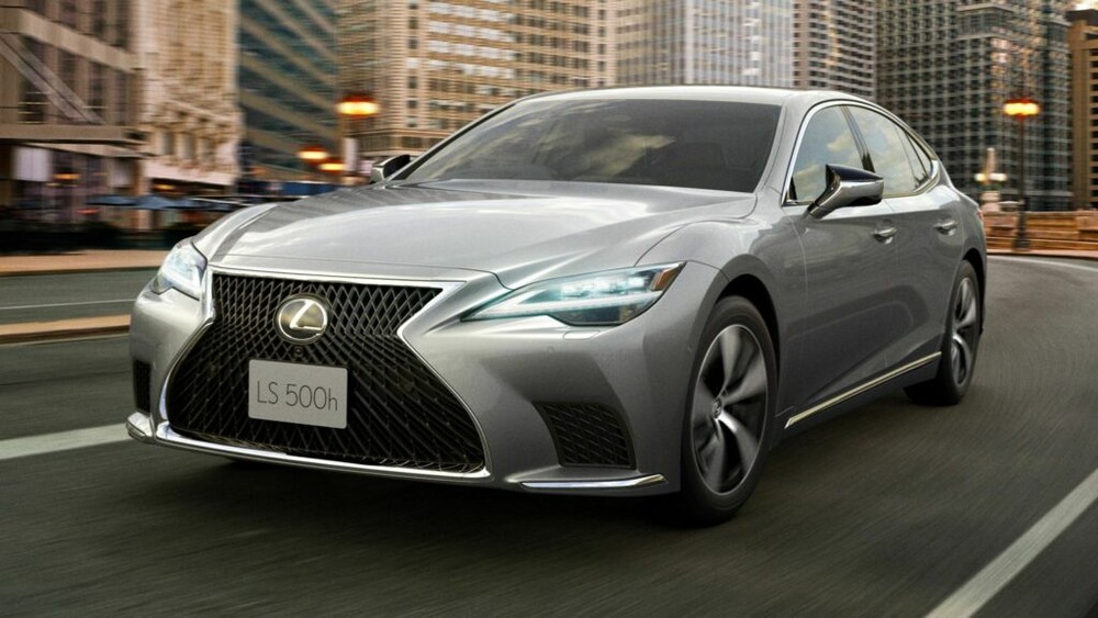 Lexus LS 2024 vẫn có 2 tùy chọn động cơ là máy xăng và hybrid